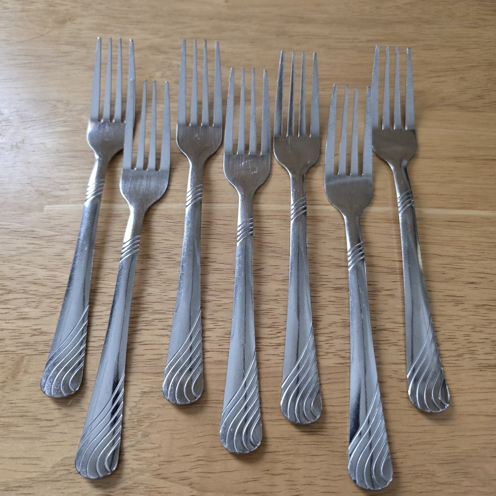 Set of 7 Stainless Dinner Forks 7 1/8" Unbranded‎ China Swirls/Wavy Flatware